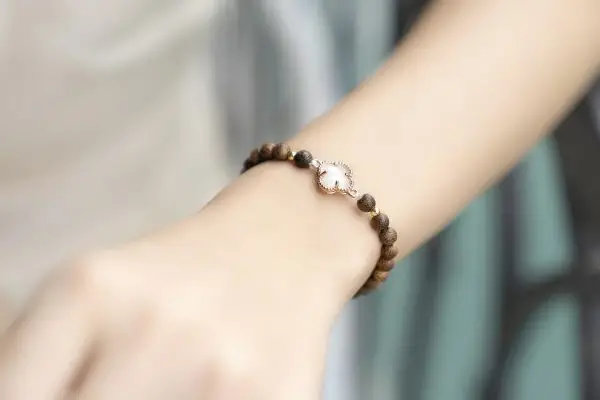 mua vòng trầm hương đẹp 